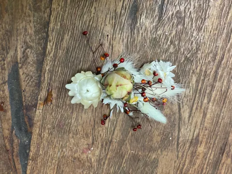 Floraler Haarschmuck von Eva Blumen